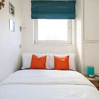 Sunny Modern Nr Beach Village w Parking