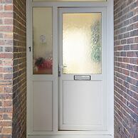 Sunny Modern Nr Beach Village w Parking