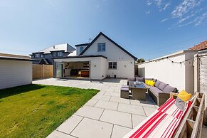 Delightful Seaside Hideaway 5 Mins to Beach