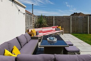 Delightful Seaside Hideaway 5 Mins to Beach