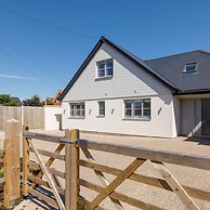 Delightful Seaside Hideaway 5 Mins to Beach