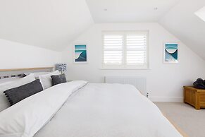 Delightful Seaside Hideaway 5 Mins to Beach