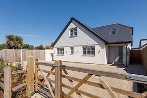 Delightful Seaside Hideaway 5 Mins to Beach