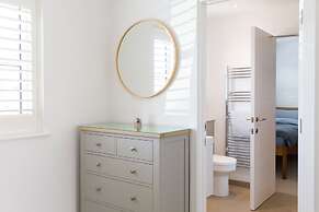 Delightful Seaside Hideaway 5 Mins to Beach