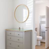 Delightful Seaside Hideaway 5 Mins to Beach