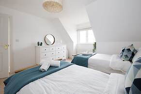 Modern Stylish Seaside Family Home