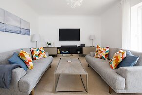 Modern Stylish Seaside Family Home