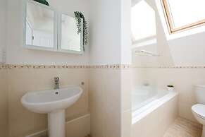 Modern Stylish Seaside Family Home