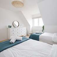 Modern Stylish Seaside Family Home