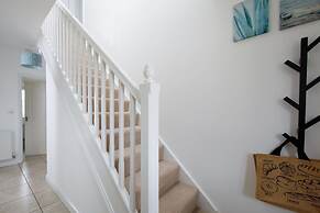 Modern Stylish Seaside Family Home