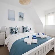 Modern Stylish Seaside Family Home