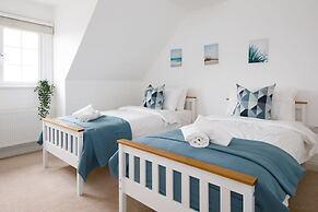 Modern Stylish Seaside Family Home