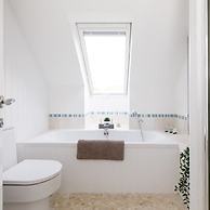 Secluded Barn Style Home With hot tub - Sleeps 12