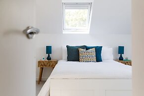 Secluded Barn Style Home With hot tub - Sleeps 12