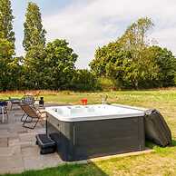 Secluded Barn Style Home With hot tub - Sleeps 12