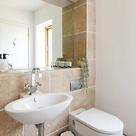 Secluded Barn Style Home With hot tub - Sleeps 12