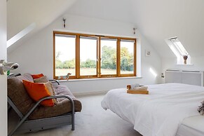 Secluded Barn Style Home With hot tub - Sleeps 12