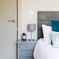 Secluded Barn Style Home With hot tub - Sleeps 12