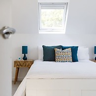 Secluded Barn Style Home With hot tub - Sleeps 12