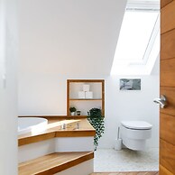 Secluded Barn Style Home With hot tub - Sleeps 12