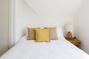 Secluded Barn Style Home With hot tub - Sleeps 12