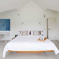 Secluded Barn Style Home With hot tub - Sleeps 12