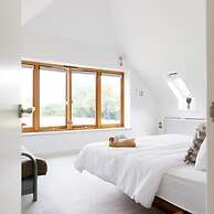 Secluded Barn Style Home With hot tub - Sleeps 12