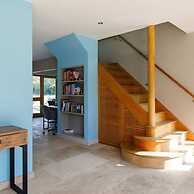 Secluded Barn Style Home With hot tub - Sleeps 12