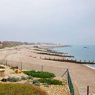 Lovely Selsey Apartment With sea Views Sleeps 4