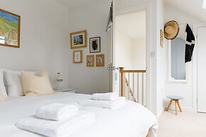 Pretty Coastal Home in Bosham Close to Water