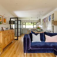 Pretty Coastal Home in Bosham Close to Water