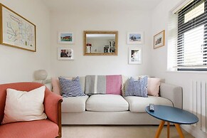 Pretty Coastal Home in Bosham Close to Water