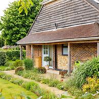 Pretty Coastal Home in Bosham Close to Water