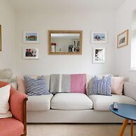 Pretty Coastal Home in Bosham Close to Water