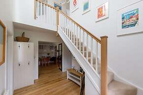 Pretty Coastal Home in Bosham Close to Water