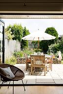 Pretty Coastal Home in Bosham Close to Water