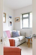 Pretty Coastal Home in Bosham Close to Water