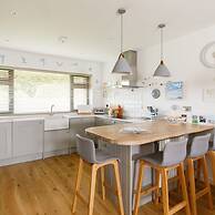 Pretty Coastal Home in Bosham Close to Water