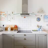 Pretty Coastal Home in Bosham Close to Water