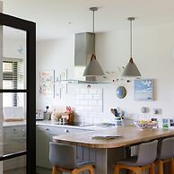 Pretty Coastal Home in Bosham Close to Water