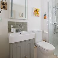 Pretty Coastal Home in Bosham Close to Water