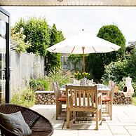 Pretty Coastal Home in Bosham Close to Water