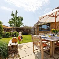 Pretty Coastal Home in Bosham Close to Water