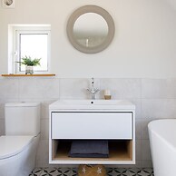 Beach House With Pool in West Wittering