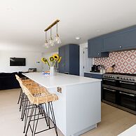 Beach House With Pool in West Wittering