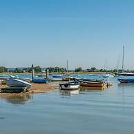 Beach House With Pool in West Wittering