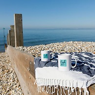 Gorgeous Shepherds Hut - Walk to Beach Pub