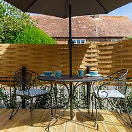Gorgeous Shepherds Hut - Walk to Beach Pub