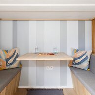 Gorgeous Shepherds Hut - Walk to Beach Pub