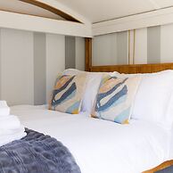 Gorgeous Shepherds Hut - Walk to Beach Pub